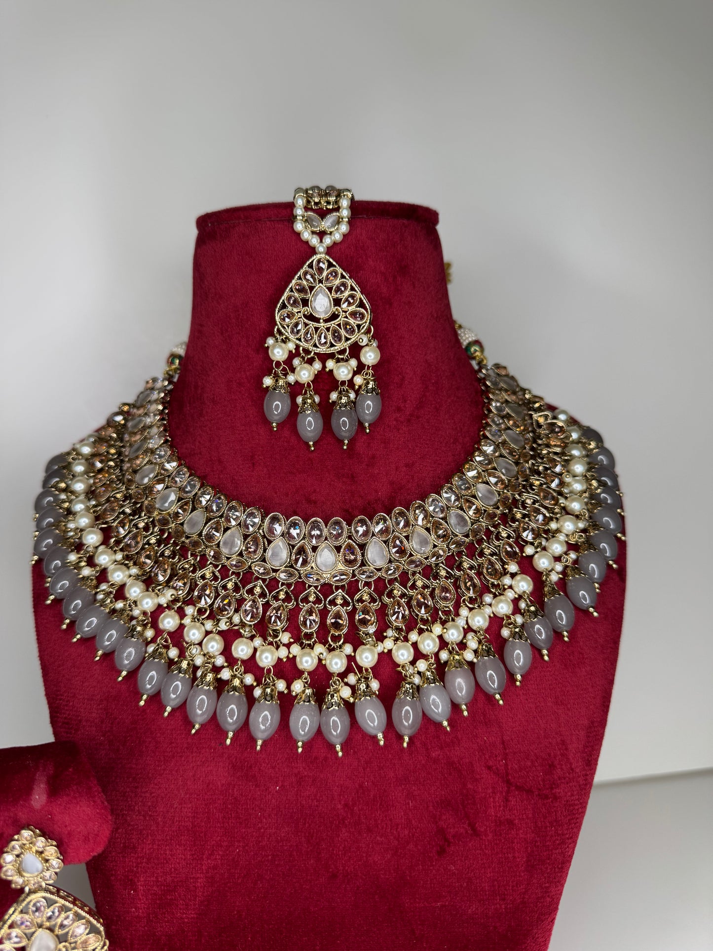 Elegant Grey & Gold Polki Jewelry Set