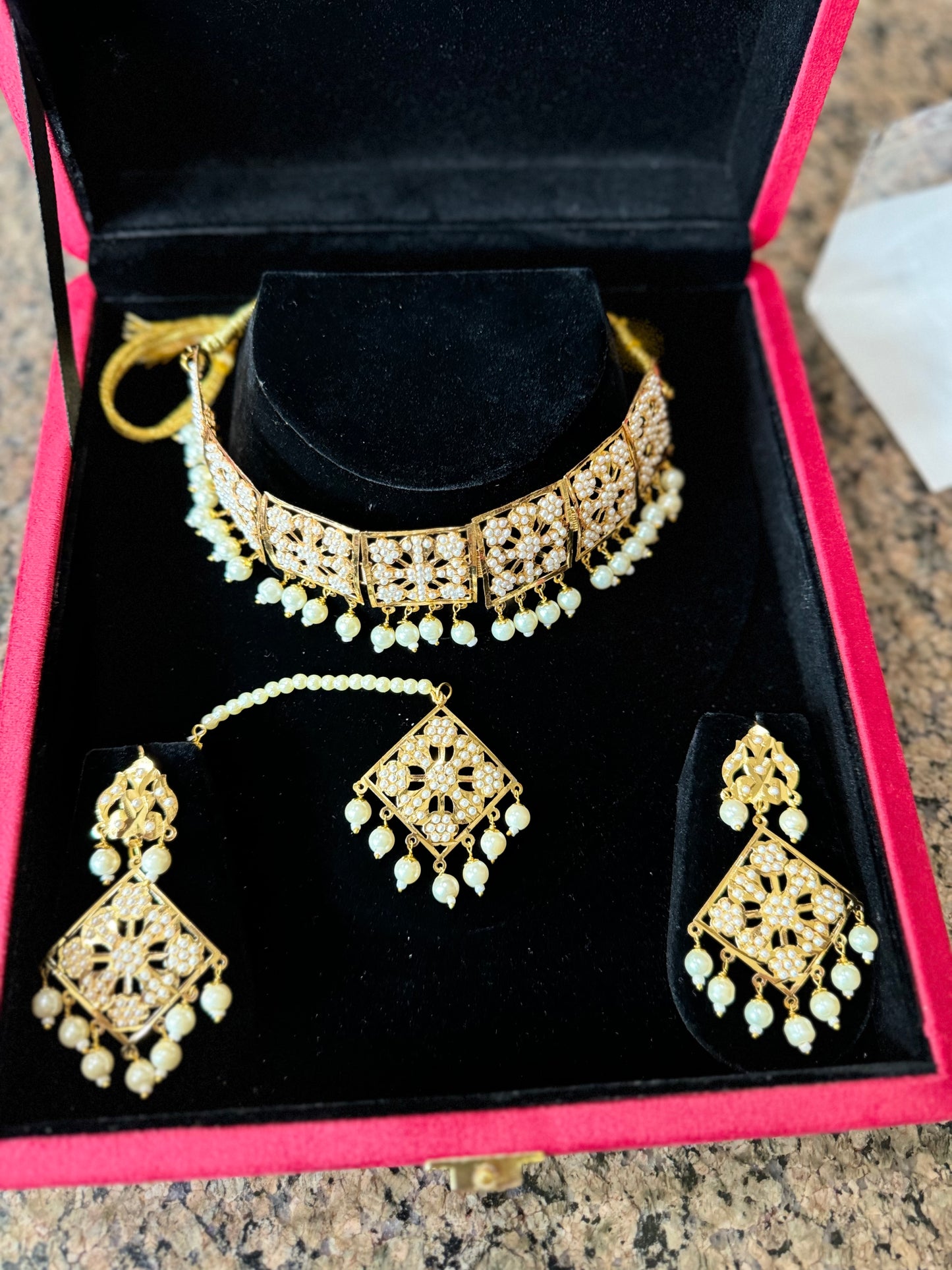 Judao set with tikka and earrings