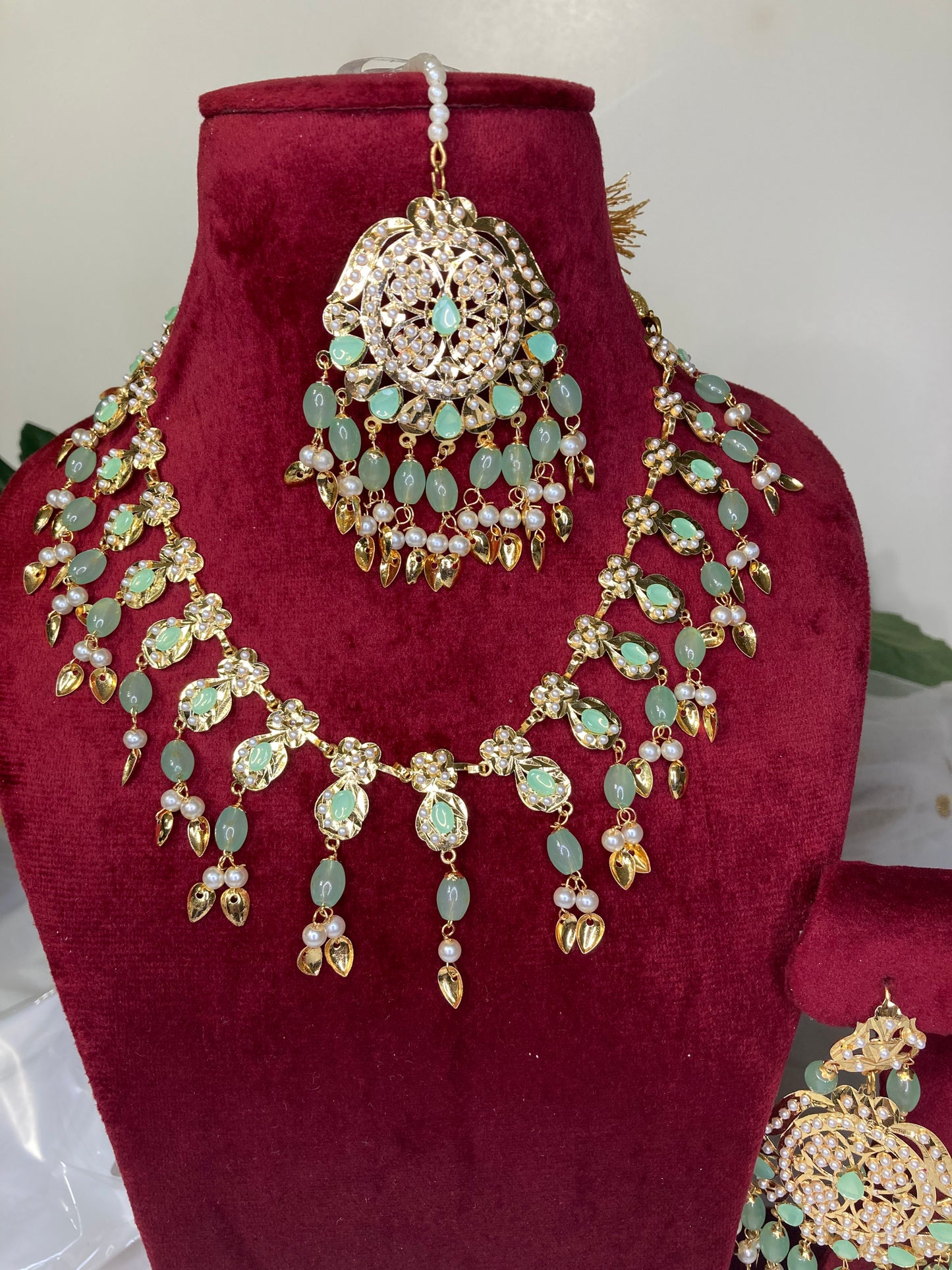 Golden shine with a traditional connection