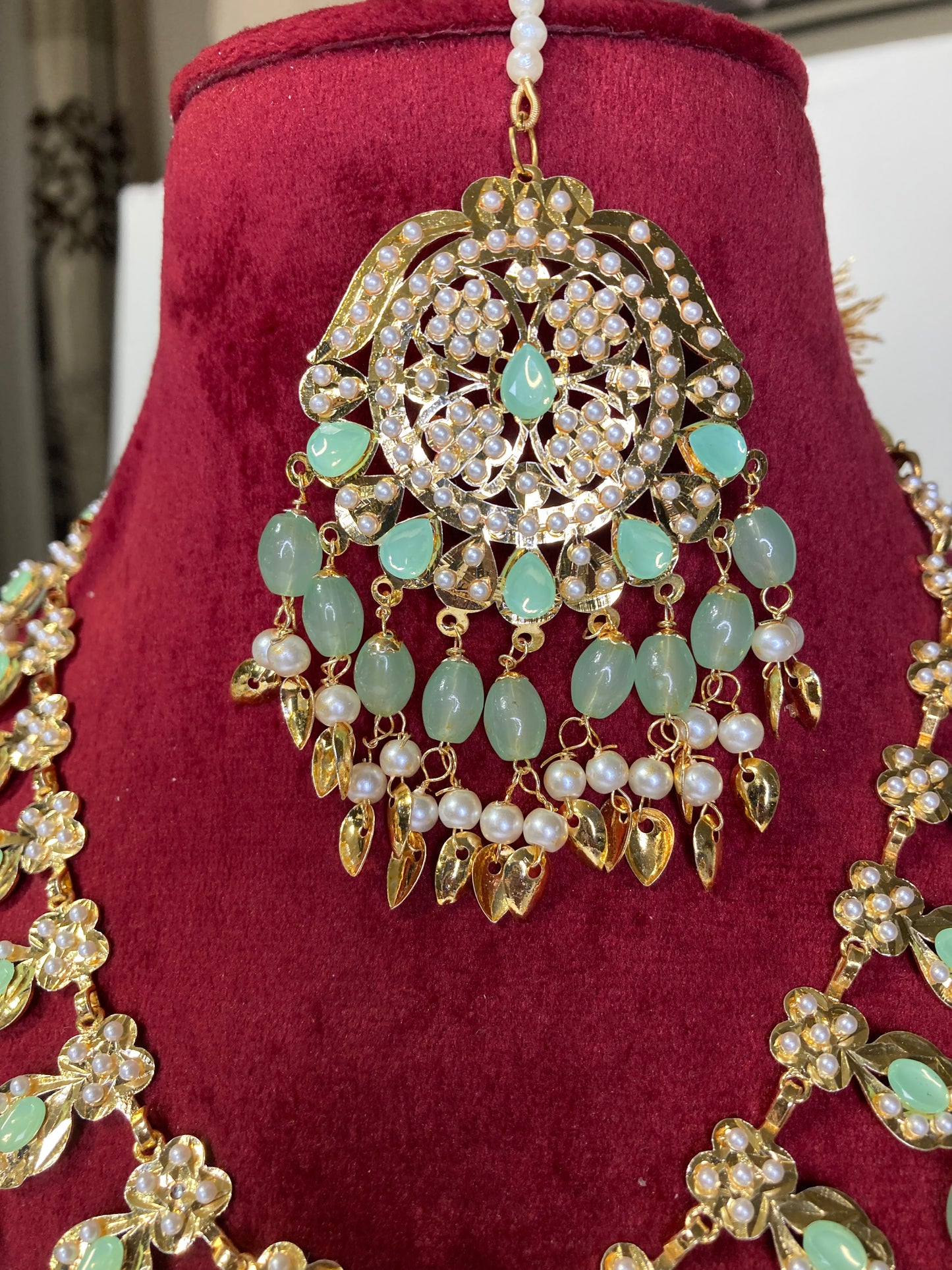 Golden shine with a traditional connection