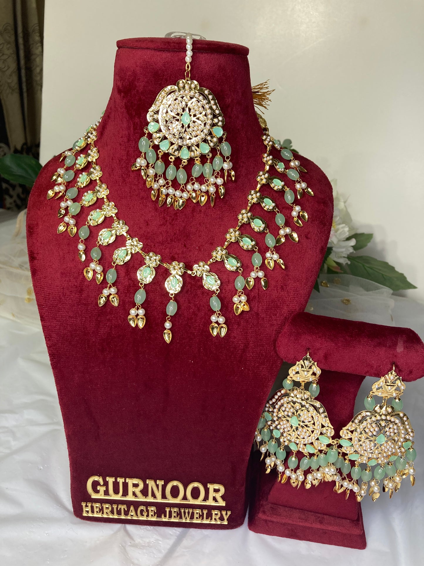 Golden shine with a traditional connection