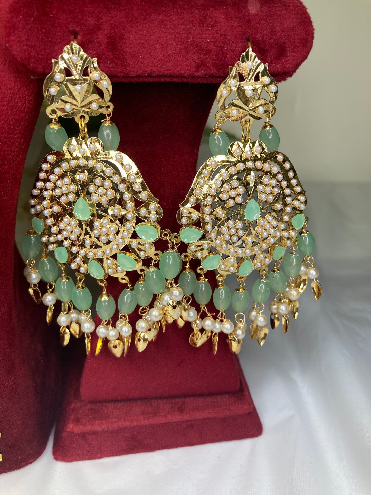 Golden shine with a traditional connection