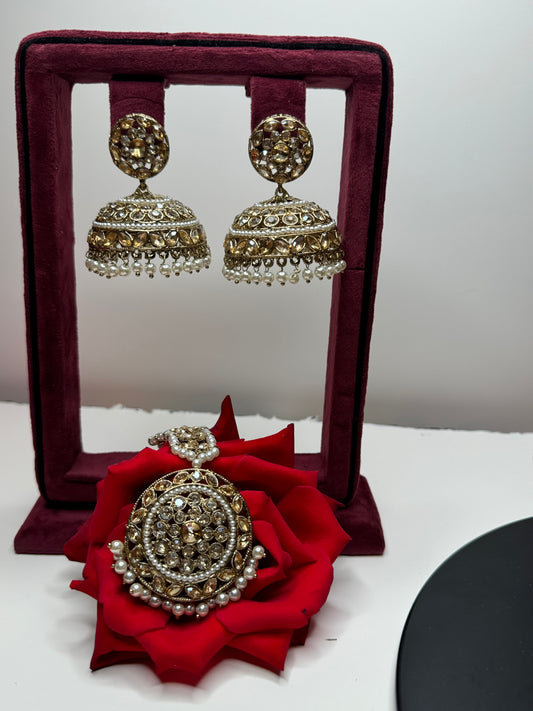 Beautiful Jhumki with tikka